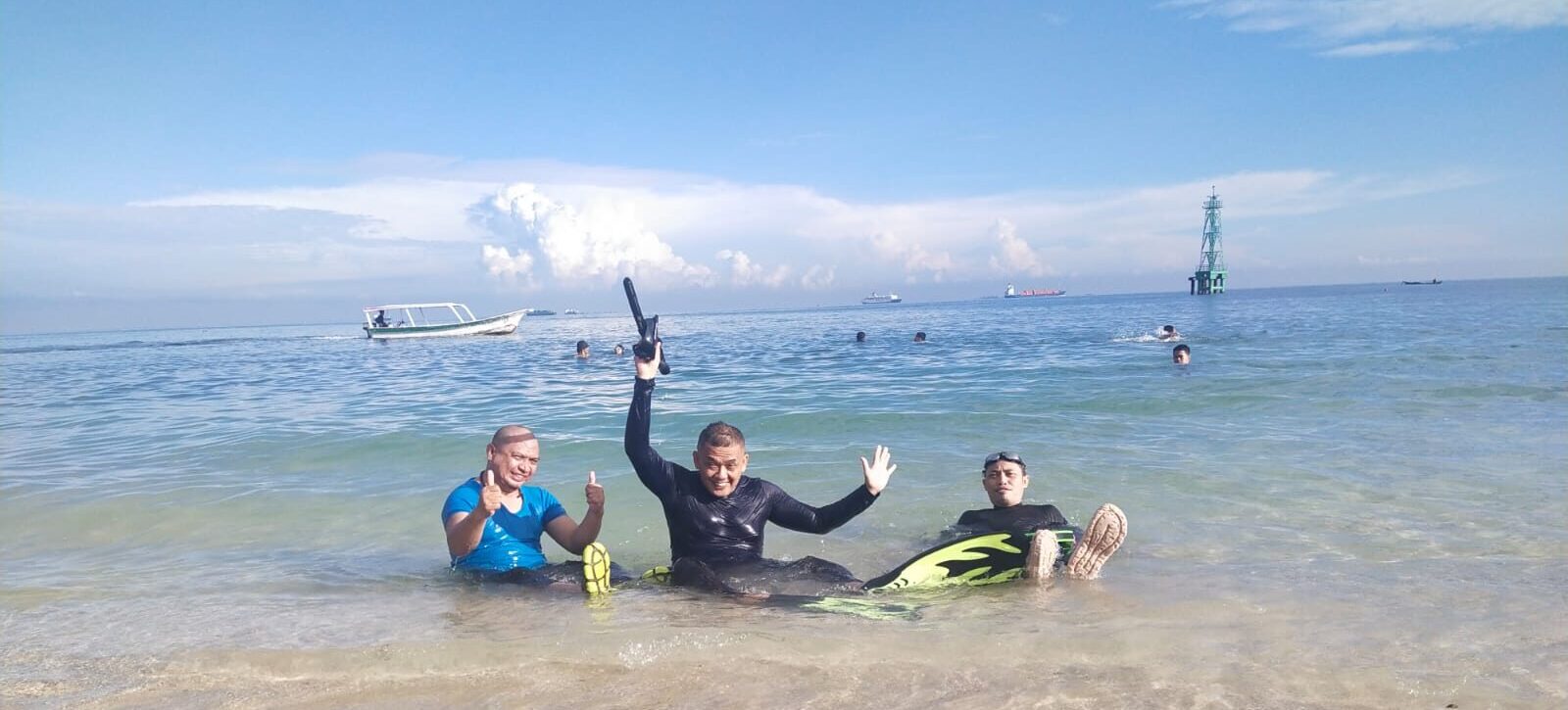 Magnet Pantai Pulau Gusung