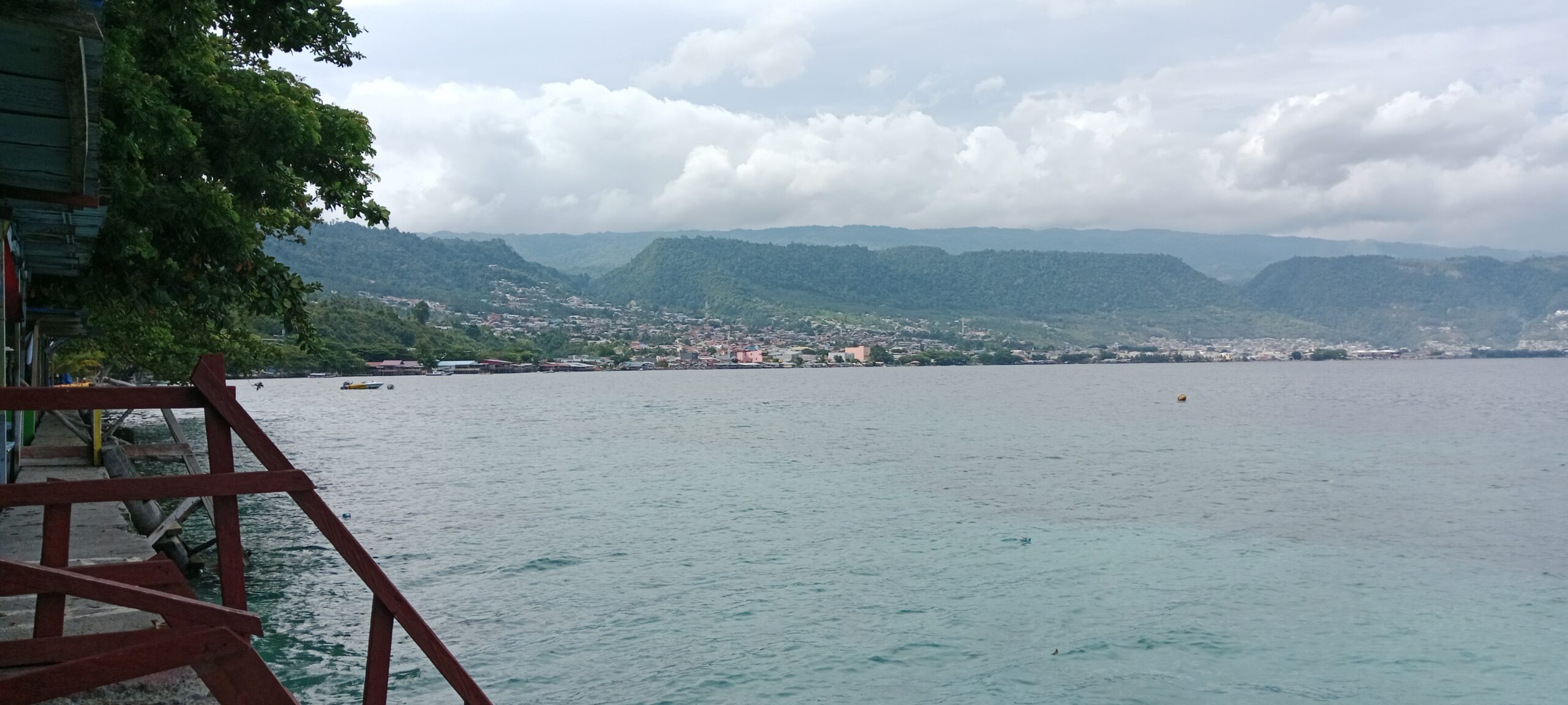 Panorama Kota dari Pesisir Pantai Luwuk Banggai