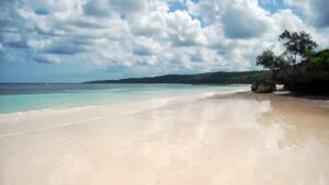 pantai tanjung bira1