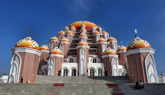 Wisata Rohani di Masjid 99 Kubah Makassar